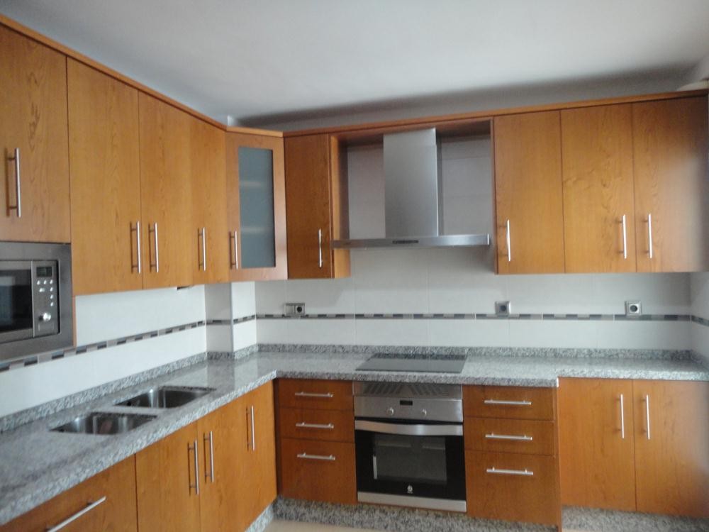 Cocina madera cerezo granito Rosabel Jaen Cocinas Jaen Martos Cocina madera cerezo granito Rosabel Jaen Cocinas Jaen Martos
