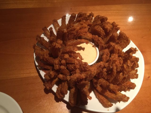 Blooming Onion - lecker!!