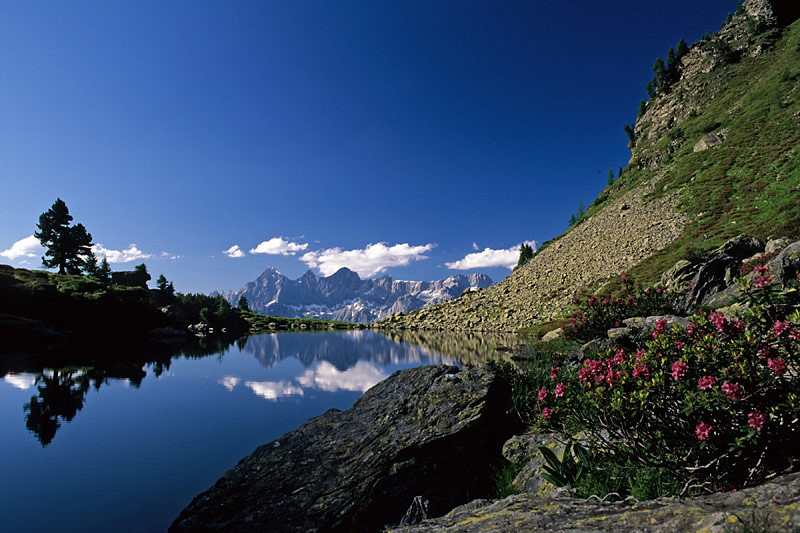 Spiegelsee auf der Reiteralm mit den Dachstein Südwänden