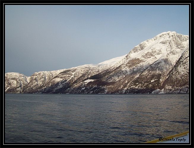 Blick ueber den Fjord...