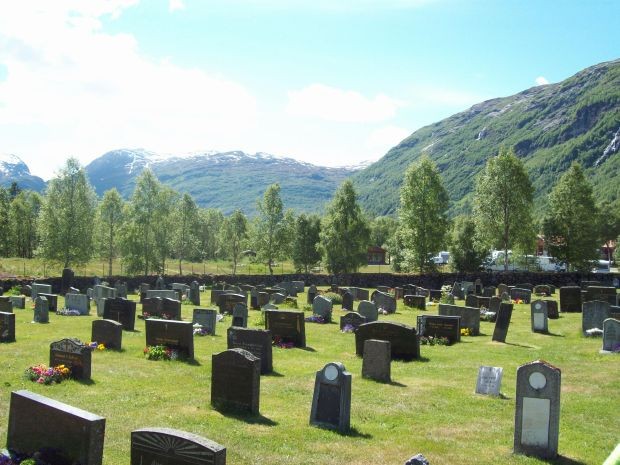 Blick ueber den Friedhof von Røldal