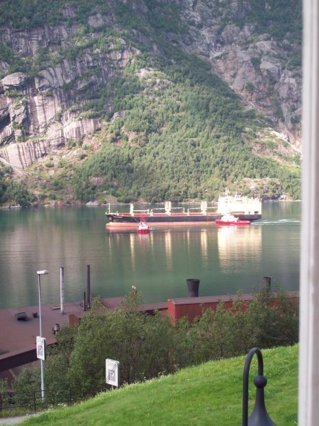 den Sørfjorden hoch...