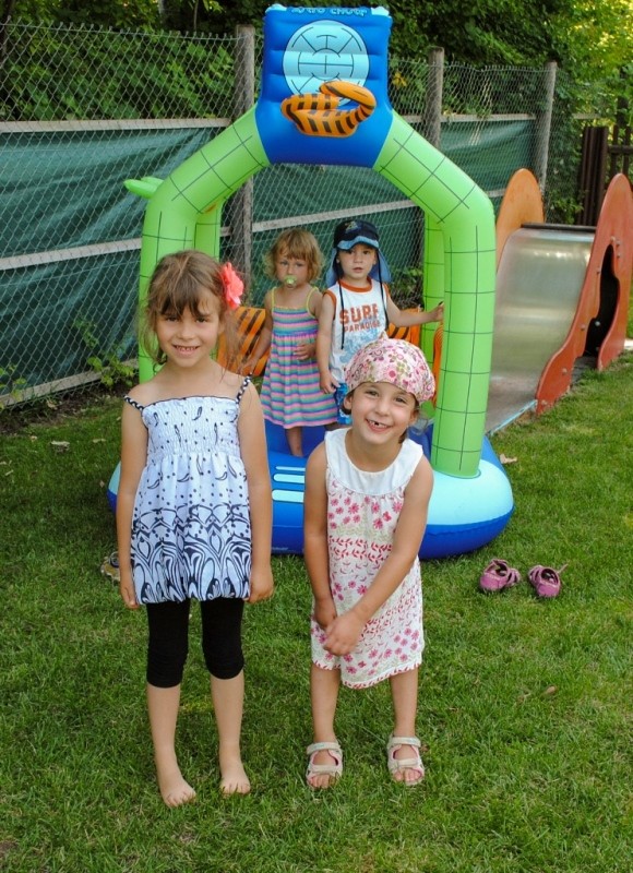 Sommerfest des Kinderschutzbunds: Unsere kleine Hüpfburg