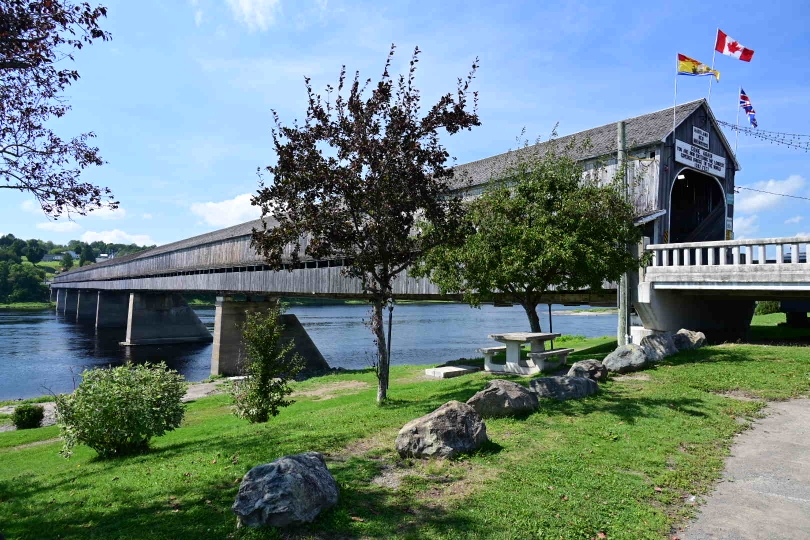 Nicht nur die Pommeshauptstadt der Welt liegt in New Brunswick, sondern auch die angeblich längste überdachte Holzbrücke der Welt