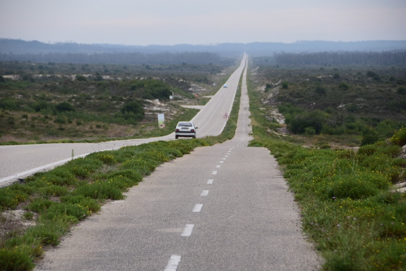 ...da nehme ich doch lieber die Straße, hier sogar mit Luxusradweg