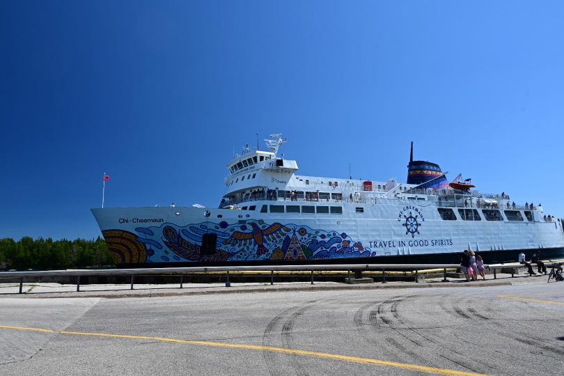 Mit dem "Großen Kanu" geht's über den Lake Huron zur Bruce Peninsula 