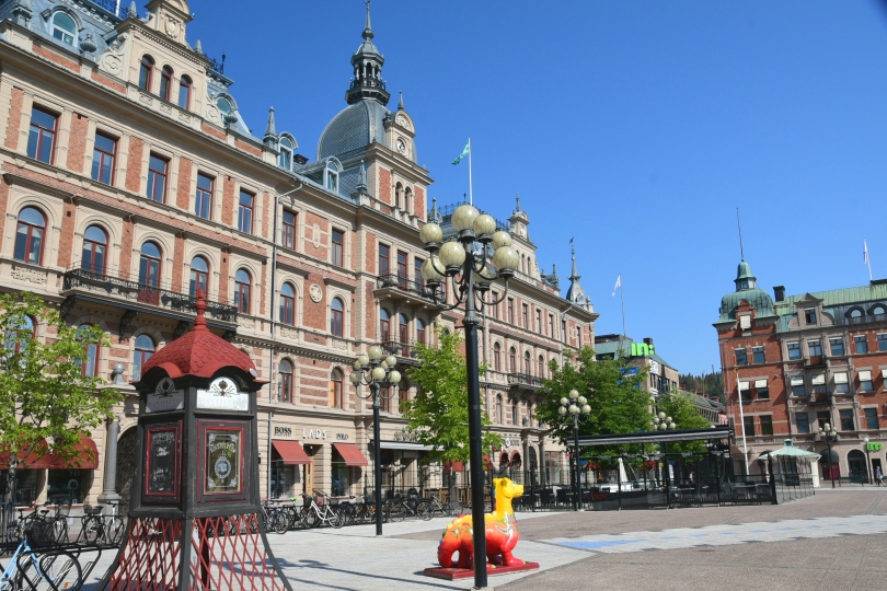 Sundsvall eine Großstadt mit viel Industrie und einer sehenswerten Altstadt, die sich Sägewerksbetreiber mit profitablen Geschäften und sehr guten Feuerversicherungen nach einem Stadtbrand in 19. Jahrhundert von den besten Architekten neu aufbauen ließen - und einer kleine, serviceorientierten Fahrradwerkstatt