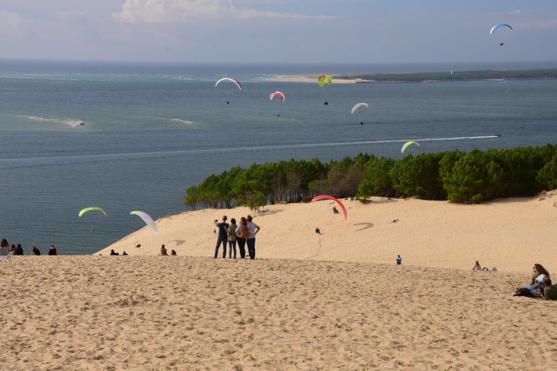 Die Bedingungen für Paraglider sind offenkundig ideal 