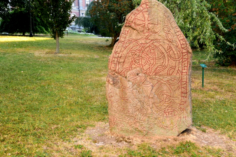 So etwas Besonderes sind Runensteine nun auch wieder nicht...