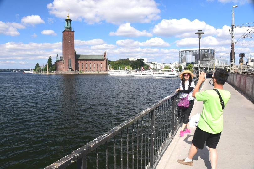 Das hier ist übrigens das Lieblingsmotiv der meisten Touristen: MUDDIVOR... Besonders geschätzt bei Ostasiaten, aber auch Europäer aller Altergruppen sind immer wieder begeistert von diesem Motiv. Auch sehr beliebt ist das Motiv ICHVOR, wobei dieses Motiv in der Regel jünger ist.