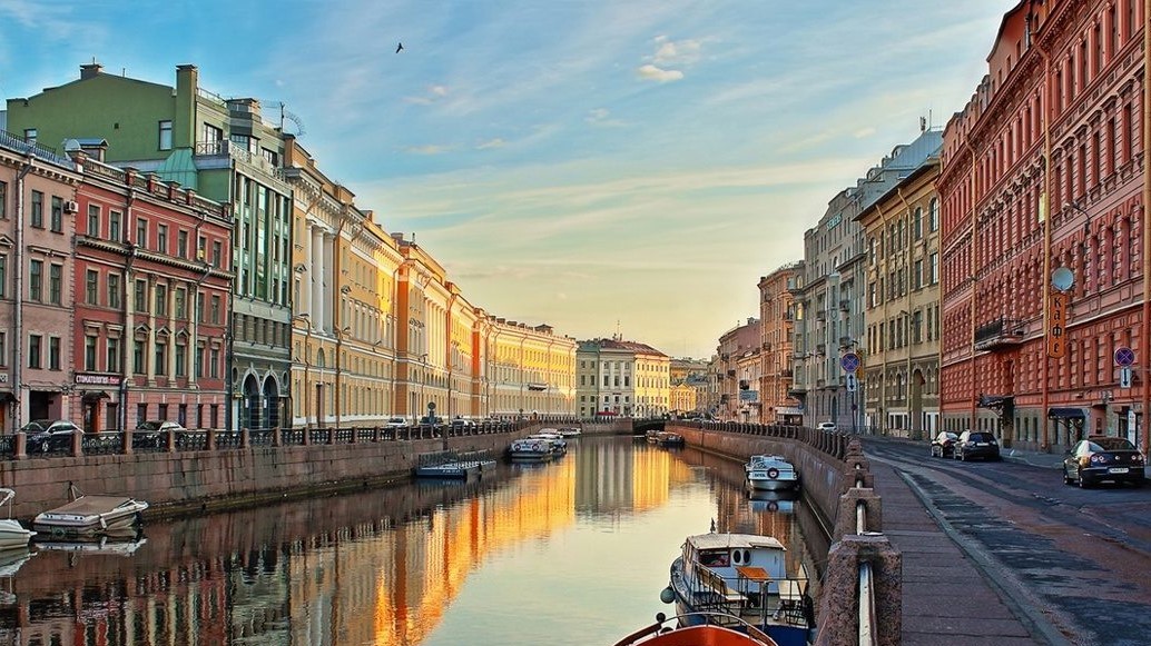 St. Petersburg, Boat ride on the canals