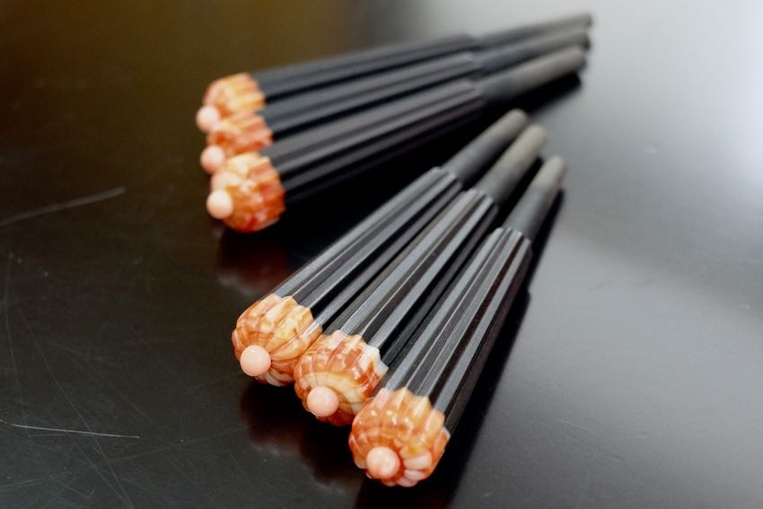 うるま市イメージデザインの三線(戻らないカラクイ付き)棹ピンク うるま市イメージデザインの三線(戻らないカラクイ付き)棹ピンク