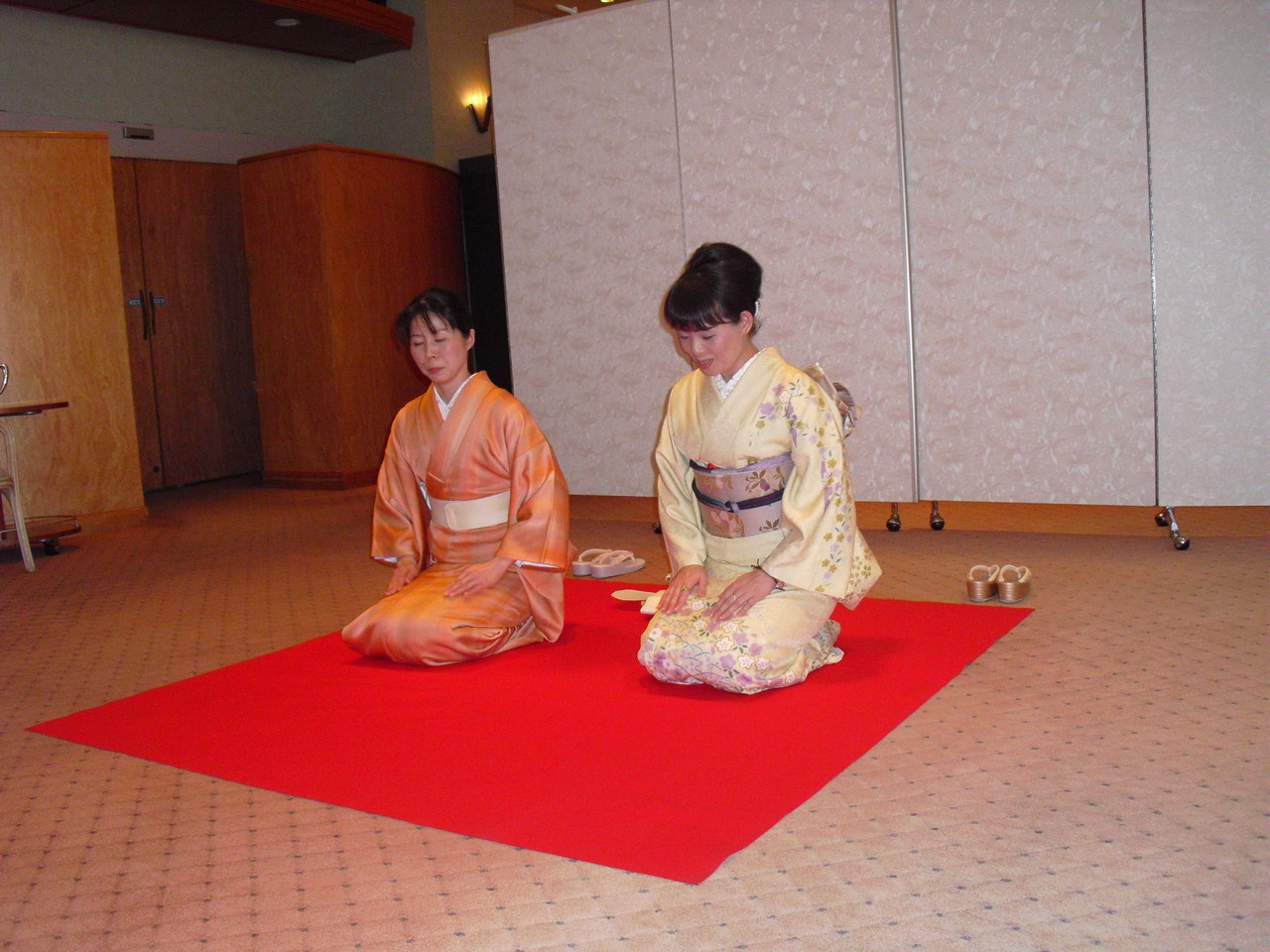 岐阜県下呂市の着物着付け教室「あゆみキモノ学院」はいから和生活。写真館（新年会）