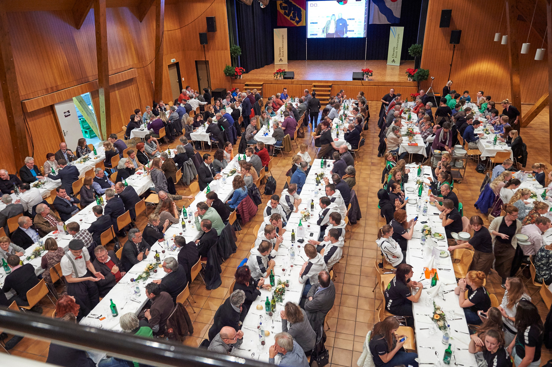 Das Catering für den grossen Anlass wurde vom Bären in Niederbipp unter der Leitung von Ueli und Eveline Marti-Züllig hervorragend zubereitet und serviert.