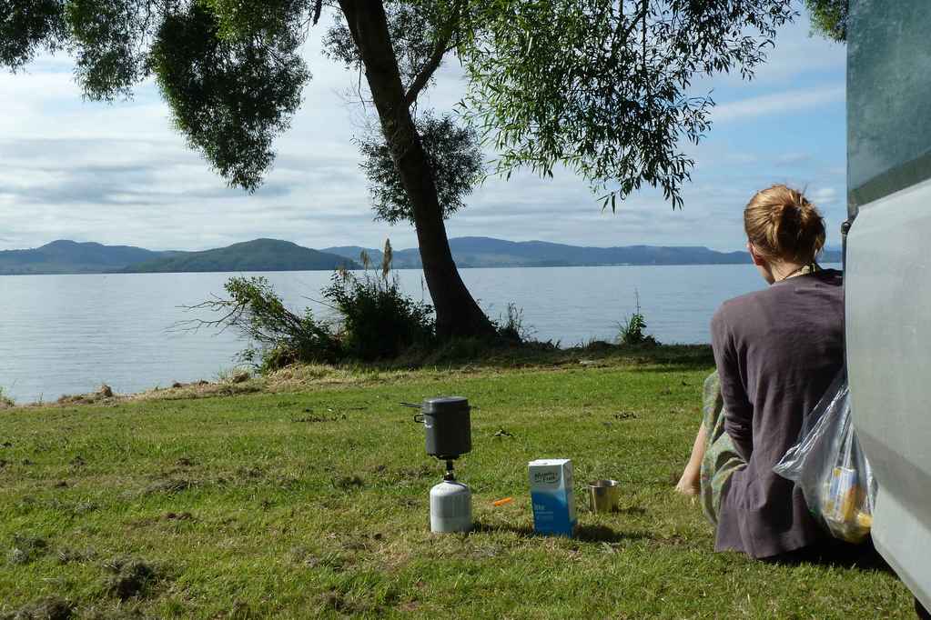Relaxen und Übernachten an Lake Rotorua.