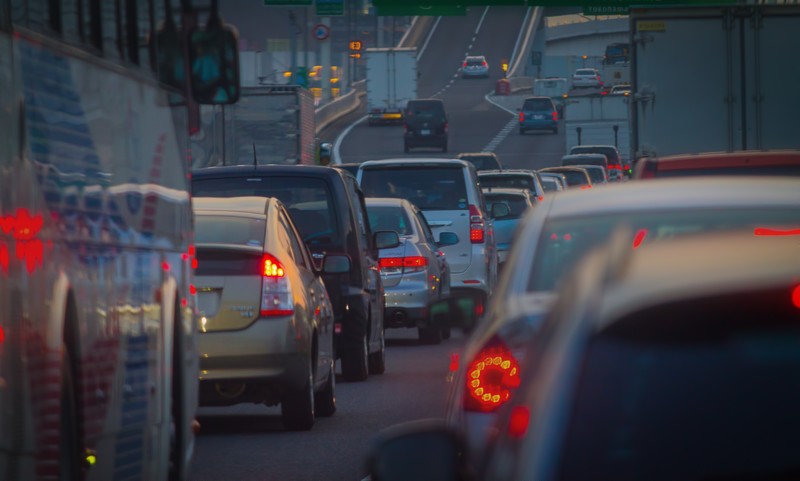 高速道路「フリー素材ぱくたそ」より