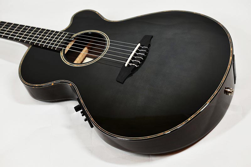 HOLD/ Crews Maniac Sound EG-1500C Black Burst