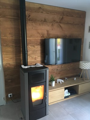 Habillage d'un mur en lames Douglas