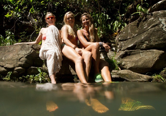 MAUI, CON TATI Y BENÉ, FOR REPORT, PIERRE BOURAS