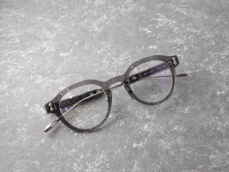 WiseThree/AKX-520　Color : Crystal Dark Grey / B GRY-PLD