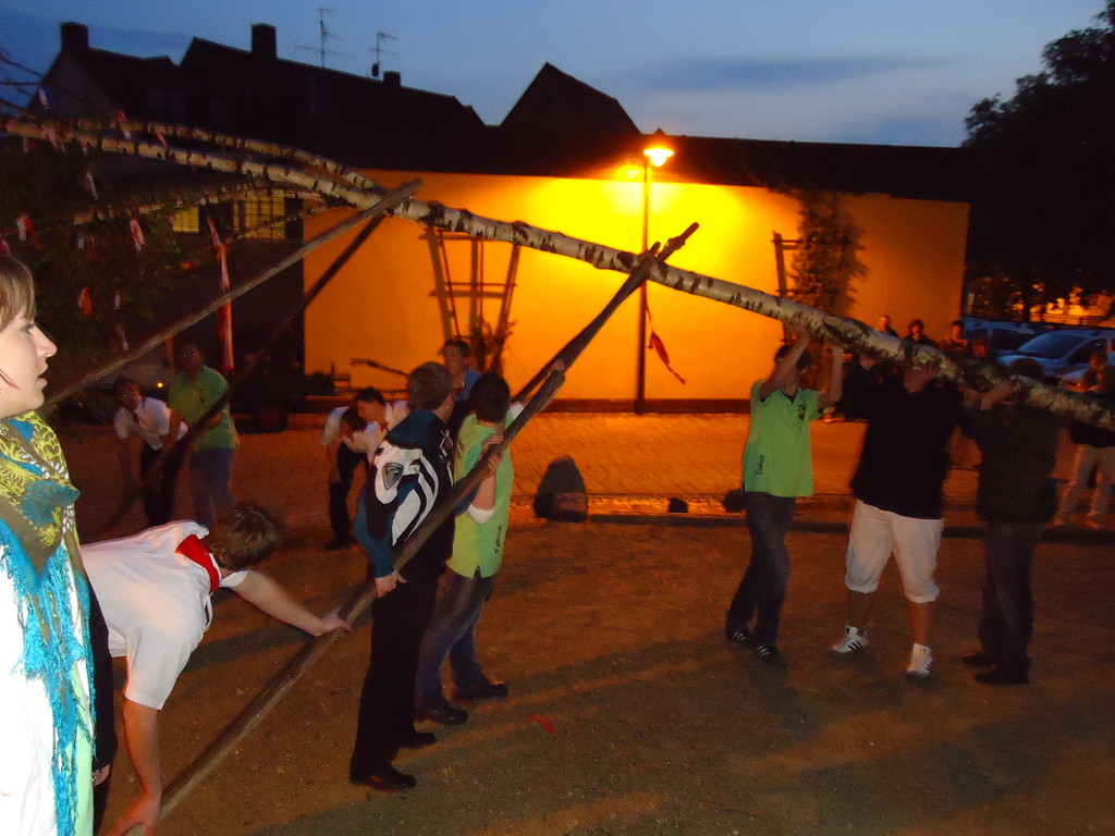 Maibaumaufstellen 2011 - Schonunger-Planpaare