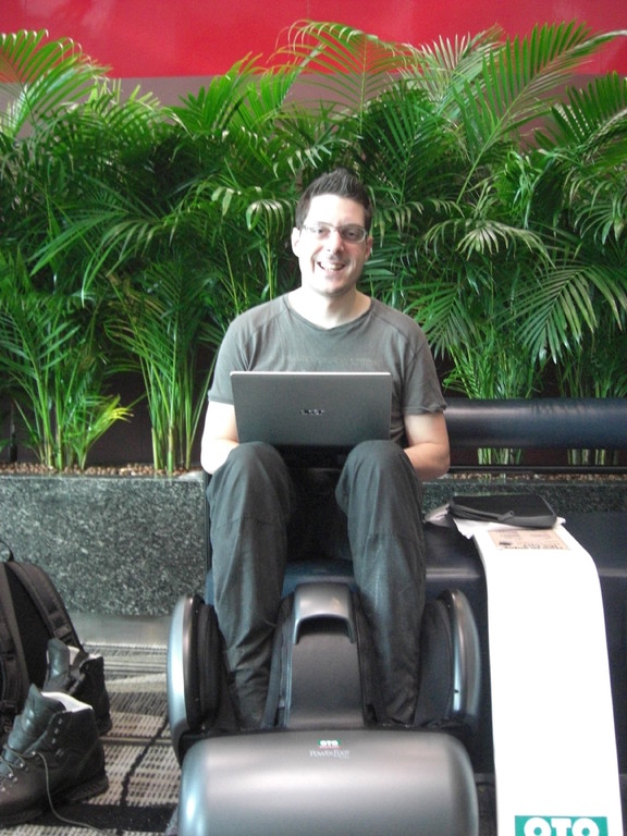 Entspannen bei einer Fußmassage im Flughafen Singapore