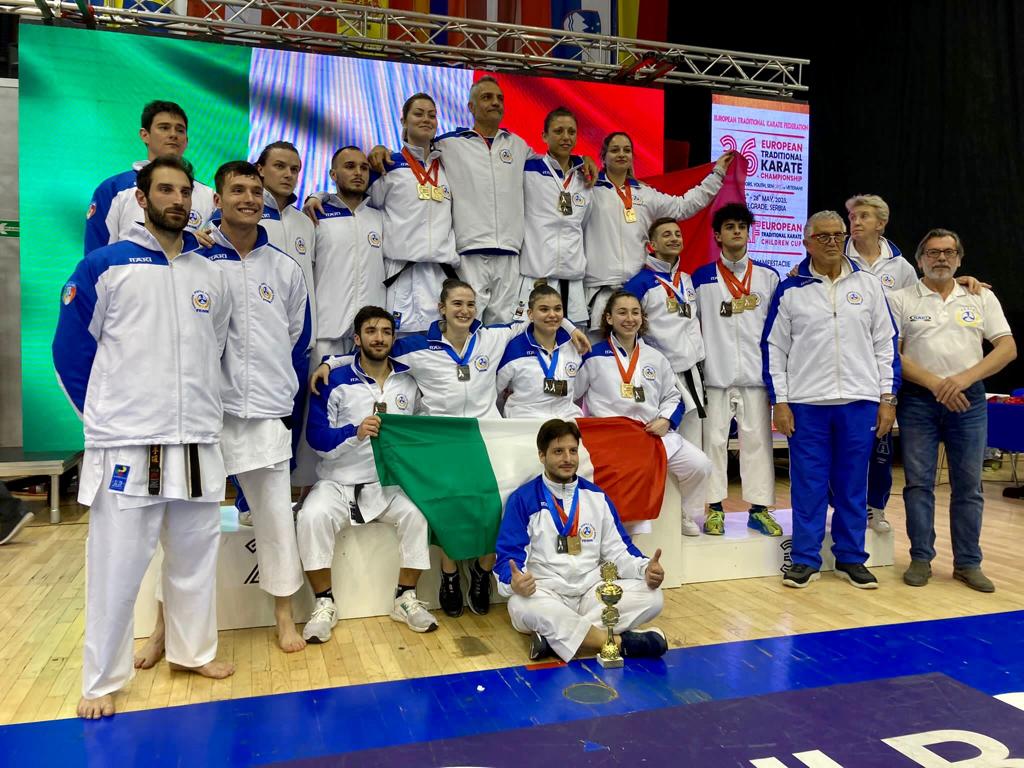 IL TEAM ITALIA SUL PODIO