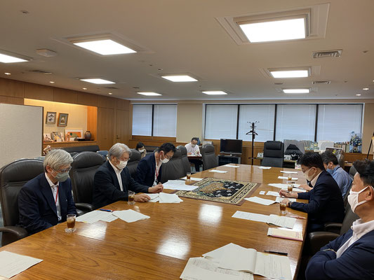 厚生労働大臣主催の新型コロナ感染症勉強会にてプレゼンテーション