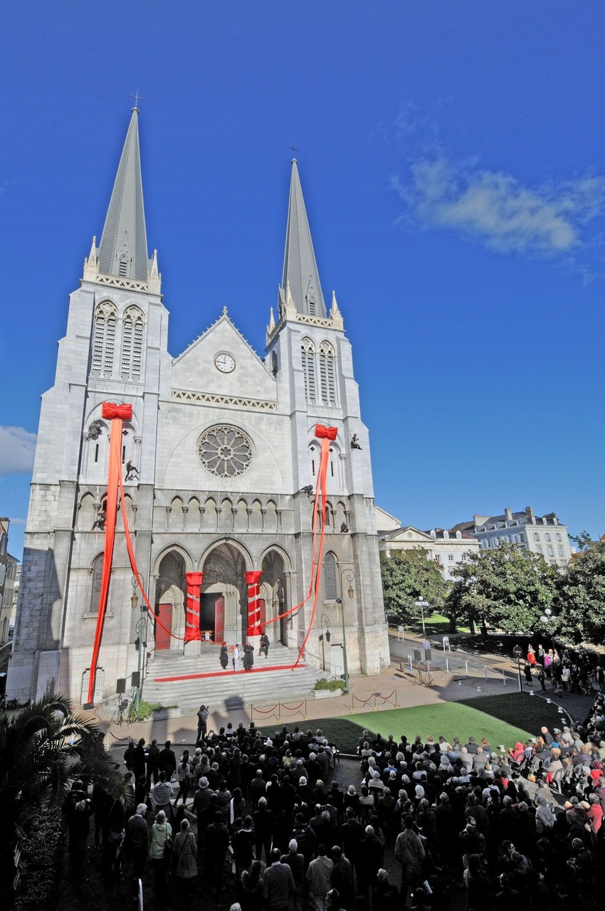 inauguration des flèches de St Jacques Pau création 2012 avec MJC Berlioz