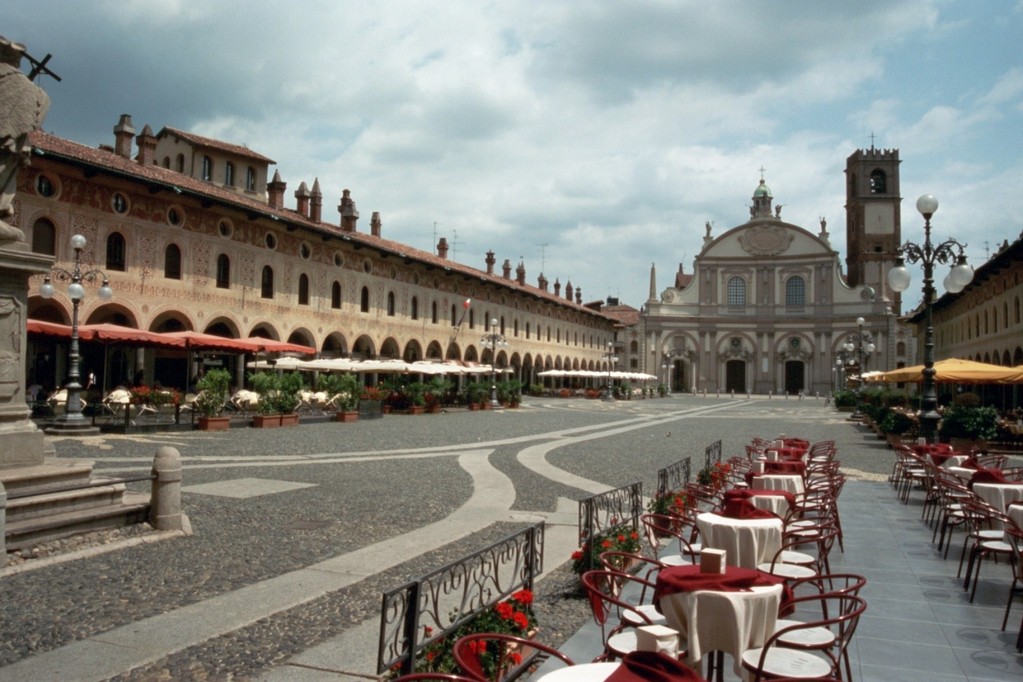 Vigevano, Piazza Ducale