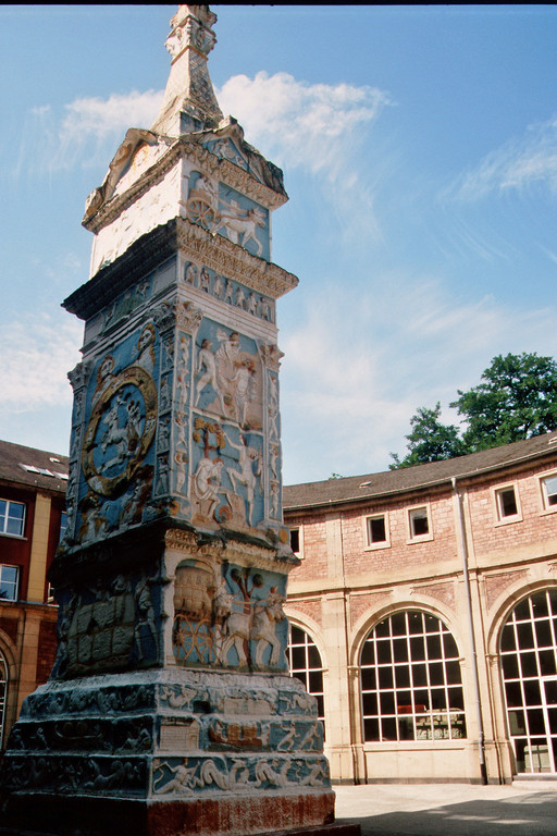 Igeler Säule (Nachbildung, Hof des Rheinischen Landesmuseums)