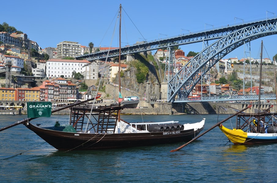 Porto, Portweinbarkassen ('barcos rabelos')