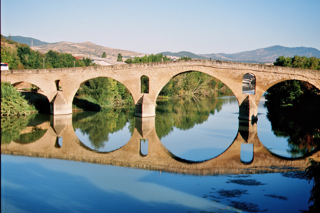 Puente la Reina, Brücke (11. Jh.) über den Rio Arga