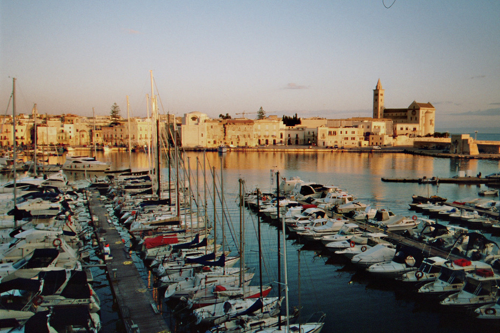 Trani, Hafen im Morgengrauen