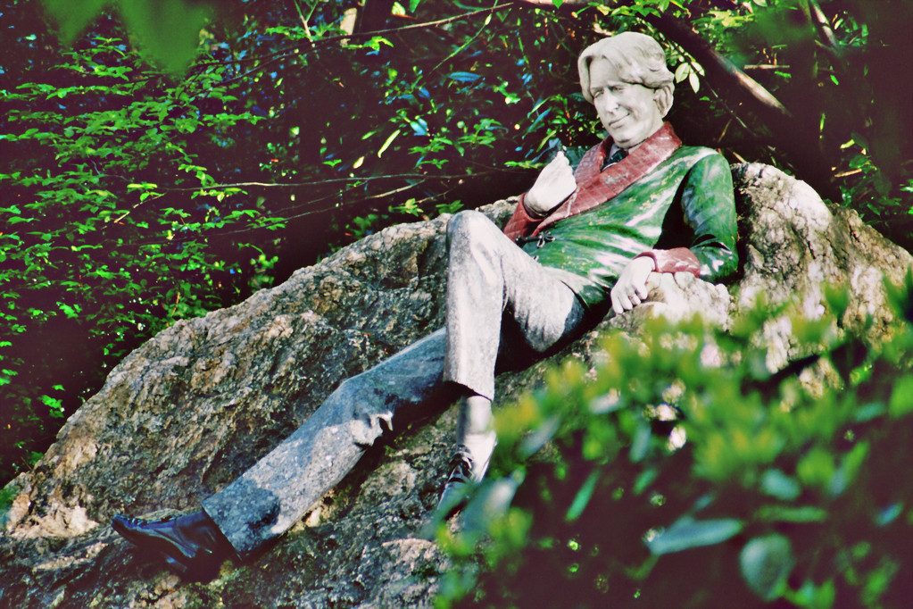 Dublin, Merrion Square, Denkmal für Oscar Wilde (Bildhauer: Danny Osborne)