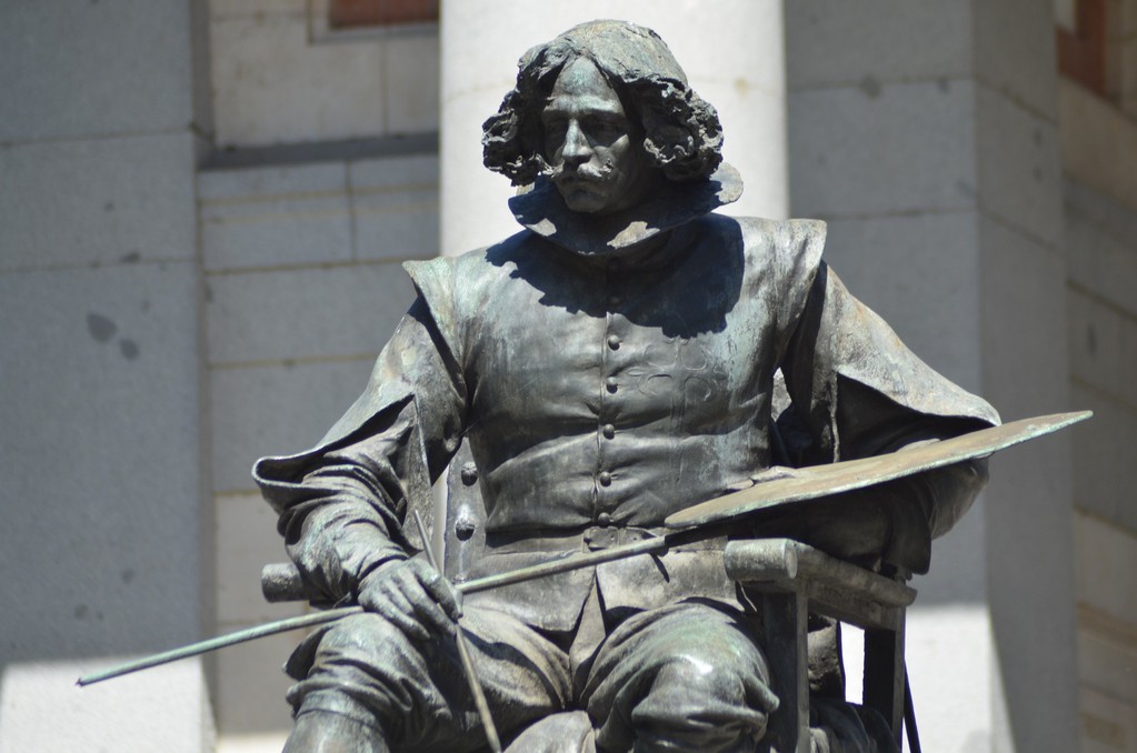 Madrid, Museo del Prado (Eingang Velazquez), Denkmal für Rodríguez de Silva y Velázquez (1599-1660) von Aniceto Marinas García(1899)