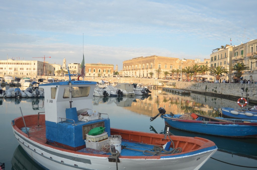 Trani, Hafen mit Blick auf das Hotel San Paolo al Convento