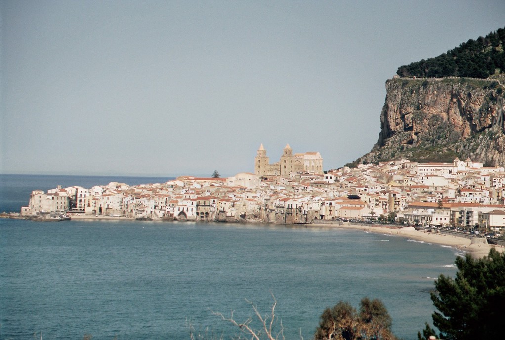 Blick von Süden auf Cefalù