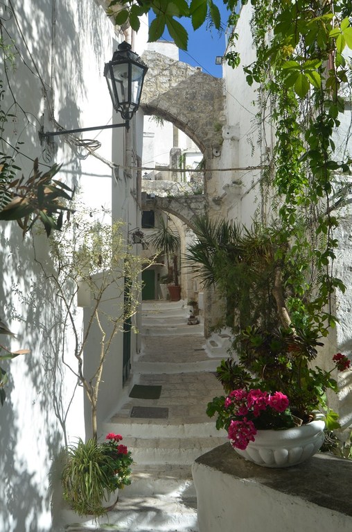 Ostuni, Altstadtgasse im Viertel San Demetrio