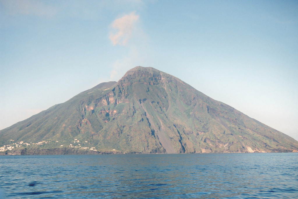 Stromboli, Eruption 1