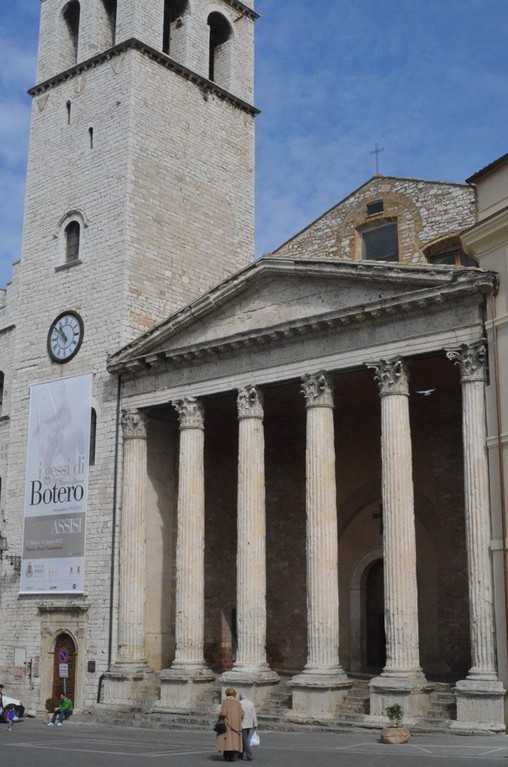 Assisi, Sogenannter Minervatempel