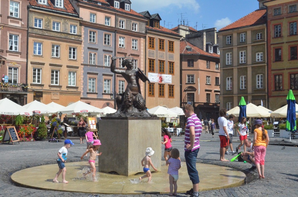 Warschau, Alter Markt mit Denkmal der Sirene