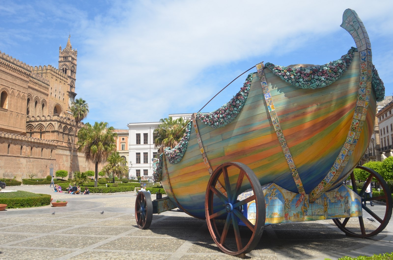 Palermo, Festwagen vor der Kathedrale