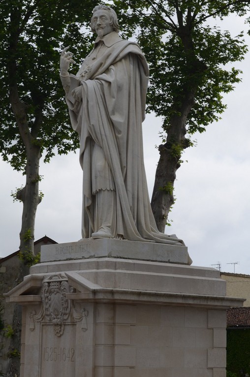 Armand-Jean du Plessis, Herzog von Richelieu (1585-1642) (Richelieu, Place du Cardinal)