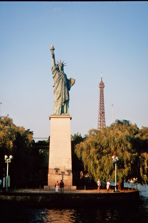 Freiheitsstatue und Eiffelturm