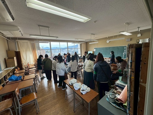 友愛（制服）バザー販売を開催しました。