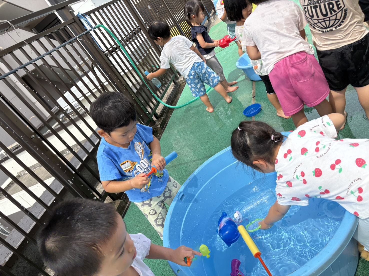 とんぼ組で初めての水遊び！
