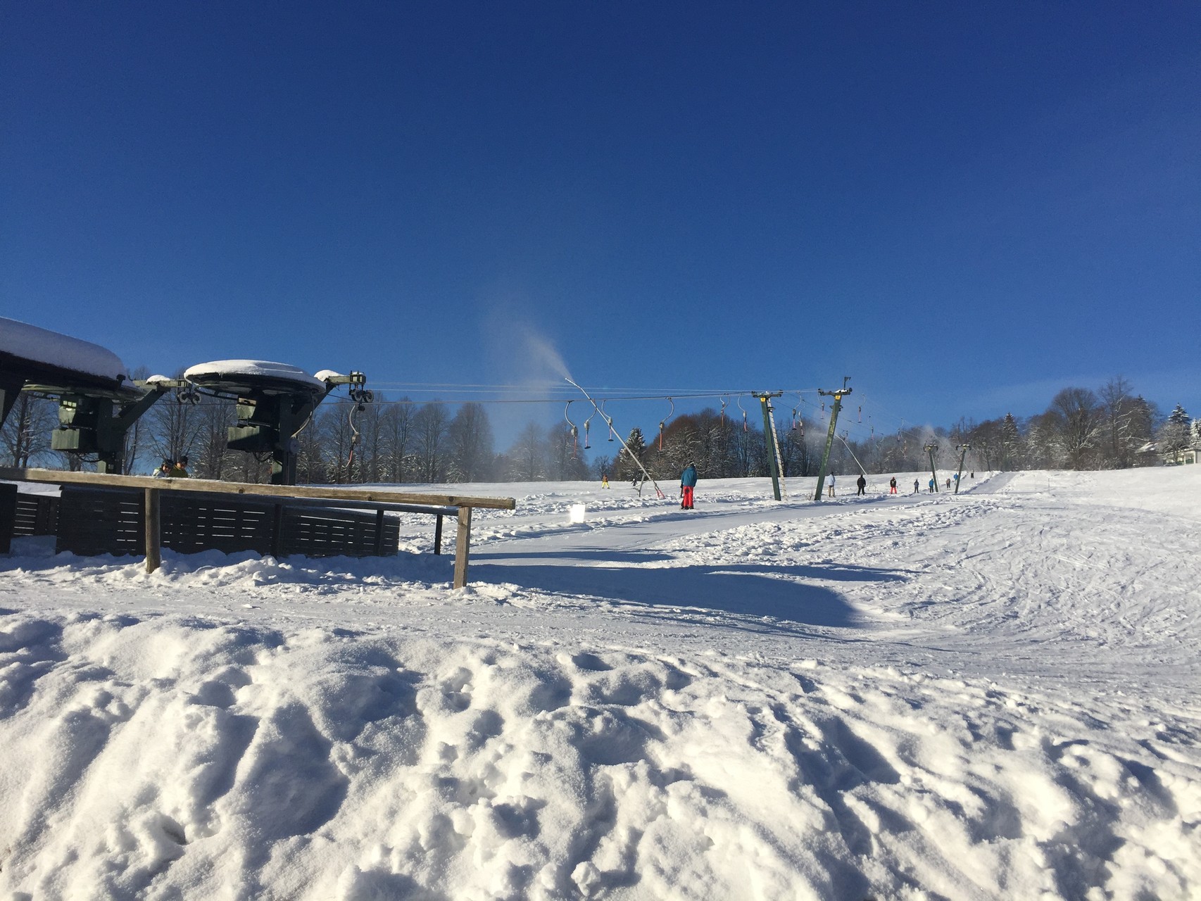 Der Schlepplift für Skifahrer