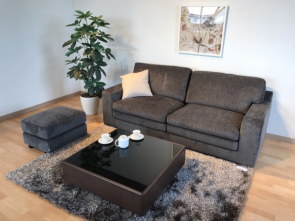 スクエアガラステーブル 朝日木材加工? 朝日木材加工㈱ ～スクエアガラステーブル『dura（デューラ