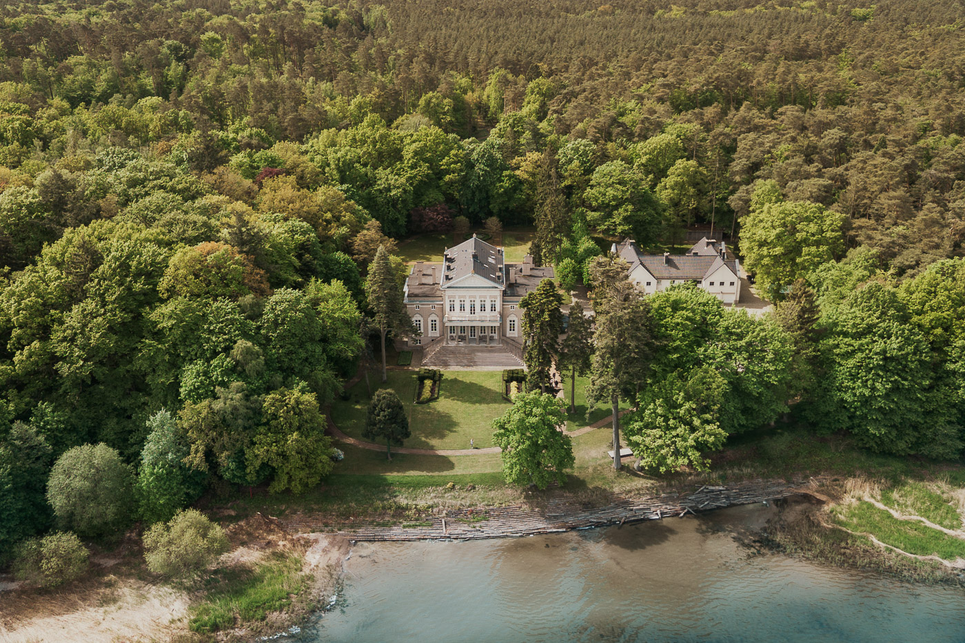 Schloss Manowce: Eine traumhafte Hochzeitslocation in Polen